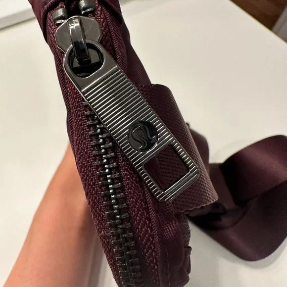 Lululemon Everywhere Belt Bag *1L Cassis - Picture 4 of 5